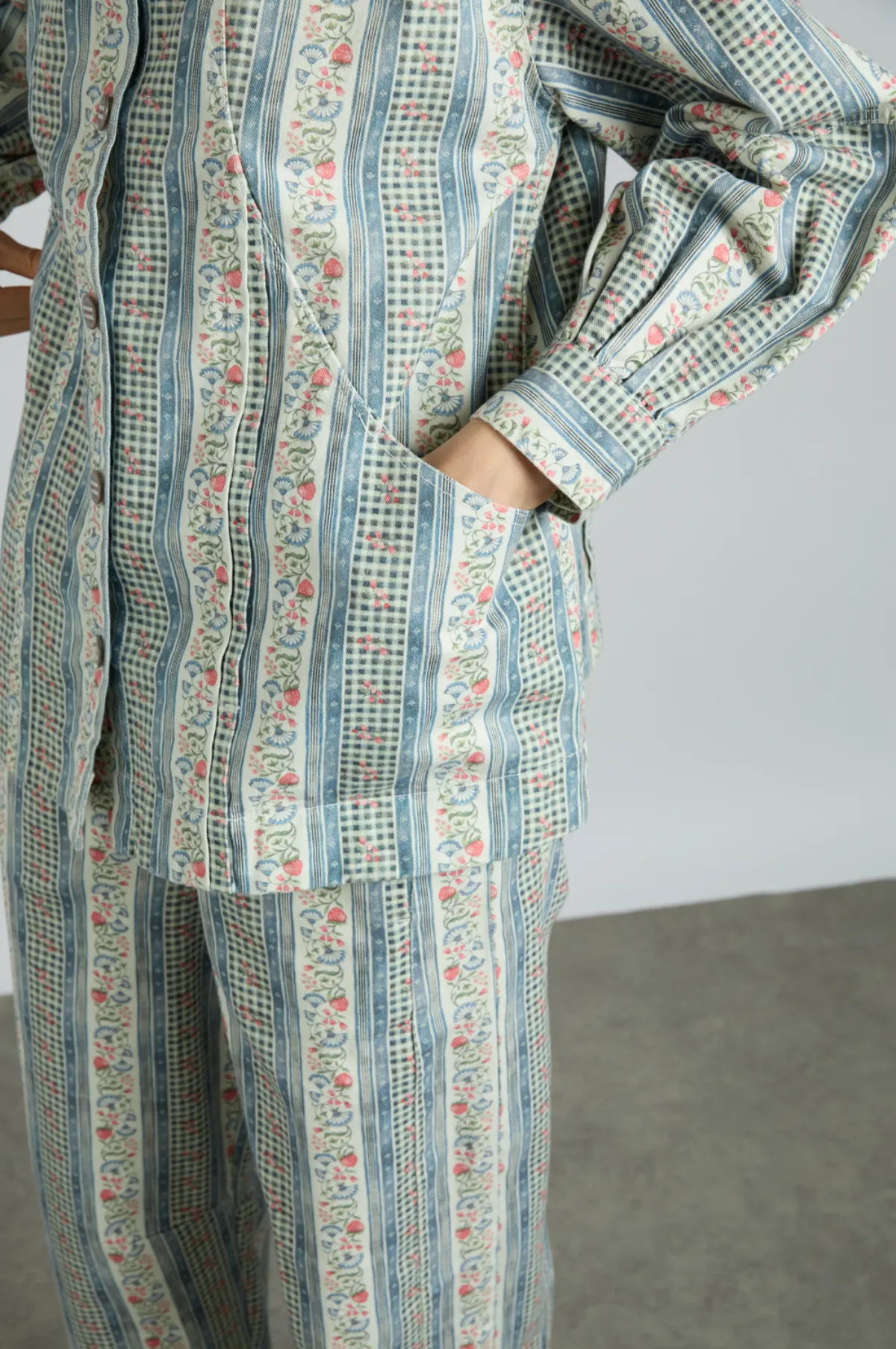 Baxter Jacket Wallpaper Floral